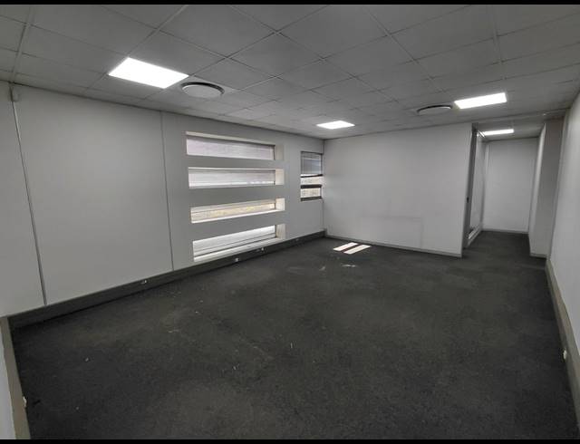 183M² OFFICE TO LET IN MIDRIDGE PARK